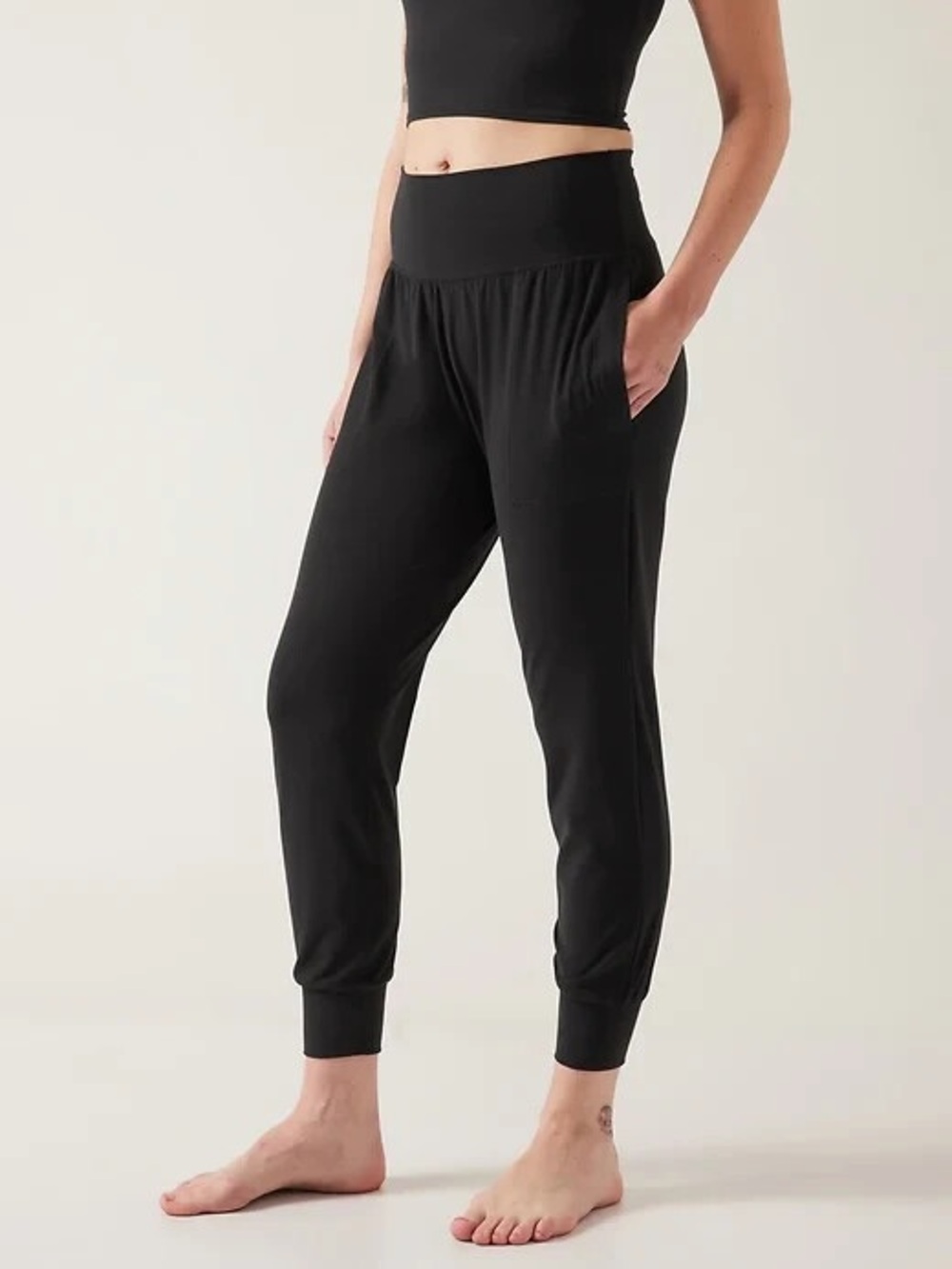 Athleta Salutation Joggers in Powervita Medium 27” inseam